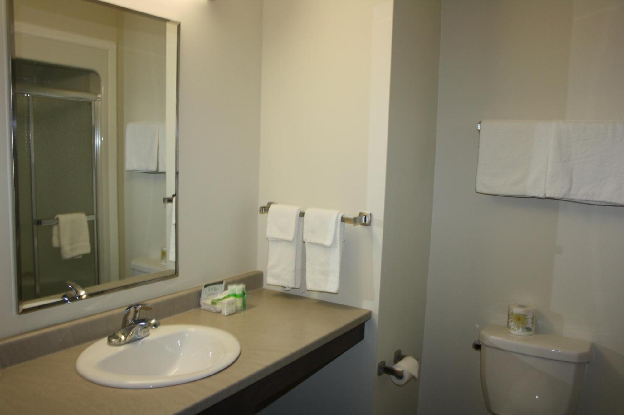 Crossroads Inn & Suites Paradise Bilik gambar