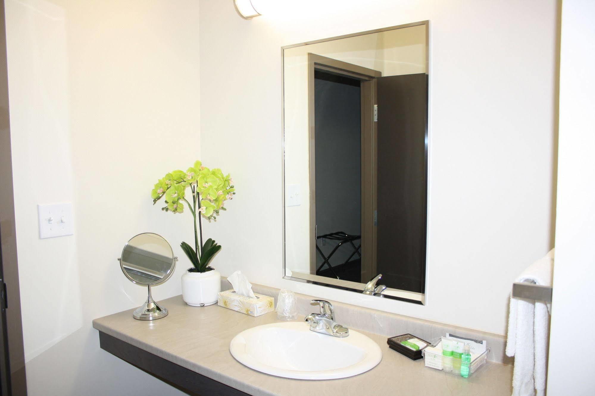 Crossroads Inn & Suites Paradise Luaran gambar