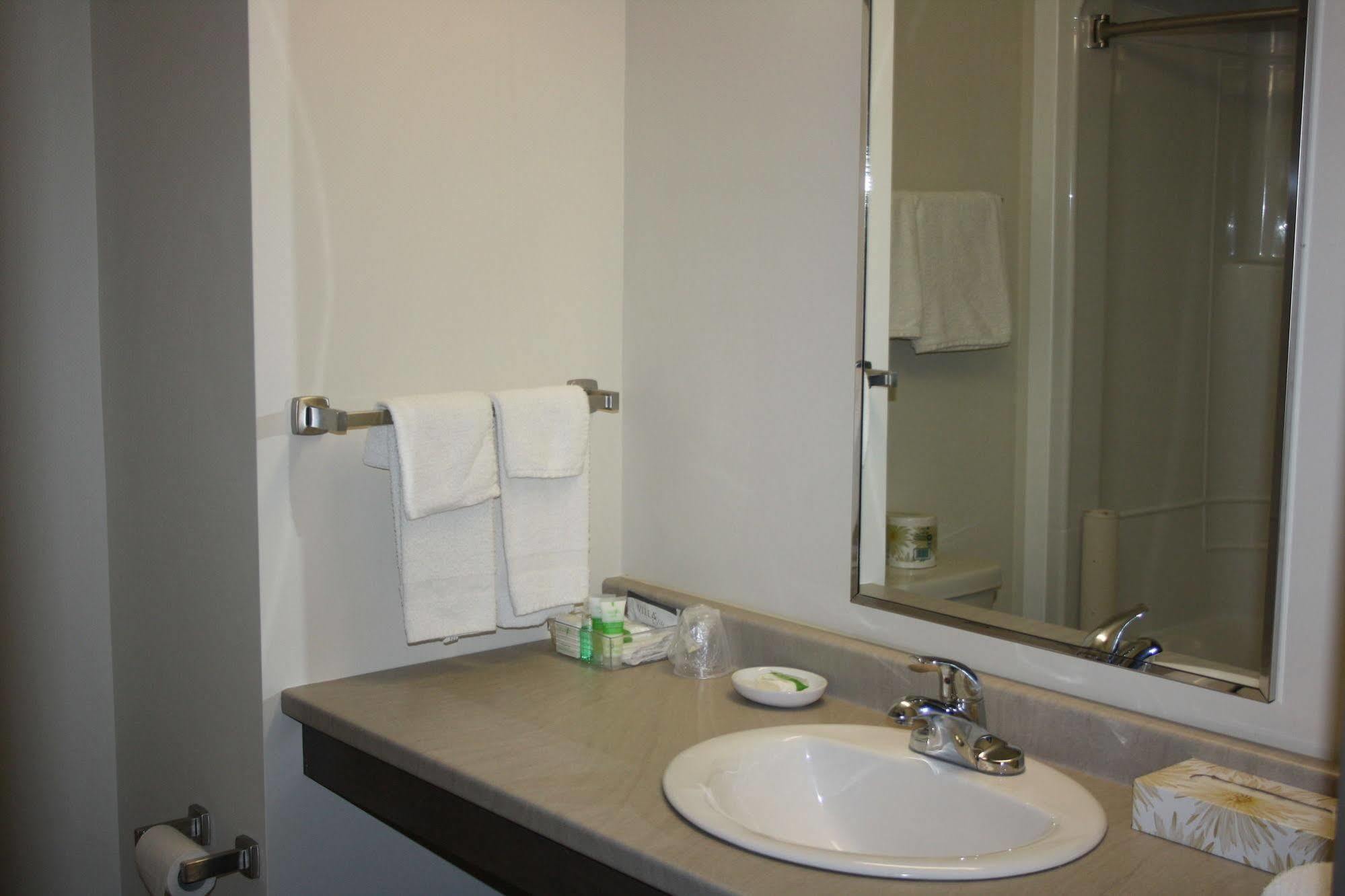 Crossroads Inn & Suites Paradise Luaran gambar