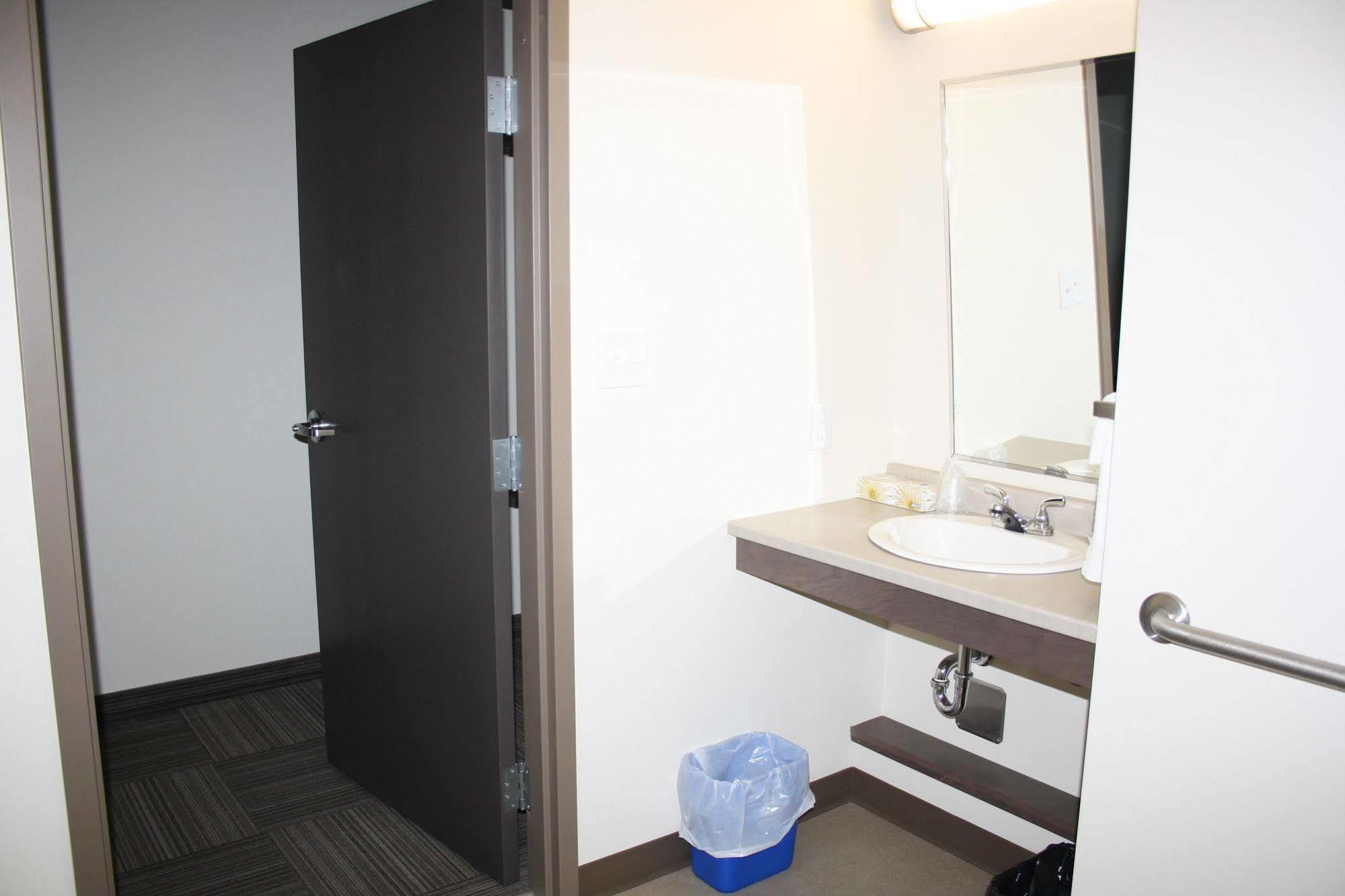 Crossroads Inn & Suites Paradise Luaran gambar